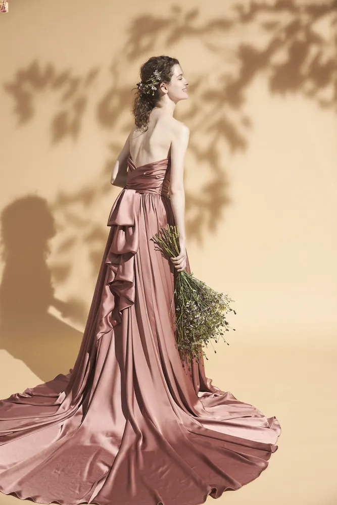 PRONOVIASの衣装
