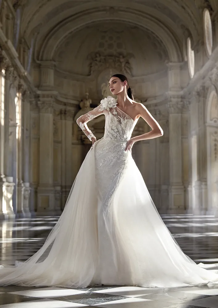 PRONOVIASの衣装